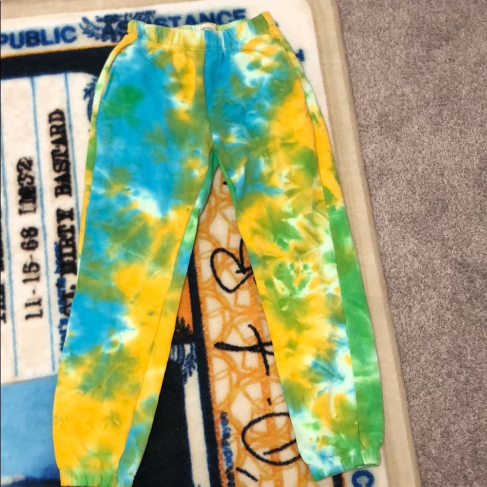 Fashion Nova Yoga & Chill Set - Picture 2 of 10